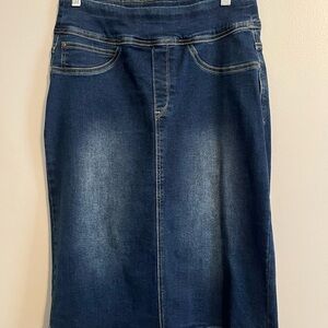 'Sara' Classic Knee Length Dark Denim Skirt 6 / 26" / Dark Wash Denim